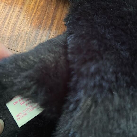 New PINK Victoria black faux fur slippers - Picture 3 of 5